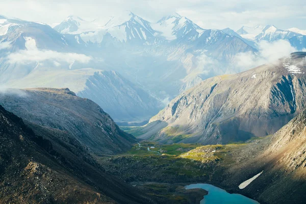 Stimmungsvolle Alpine Landschaft Bis Hin Zum Wunderschönen Gletschersee Grünen Hochlandtal — Stockfoto