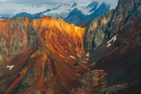 Stimmungsvolle Alpenlandschaft Mit Roten Felsen Goldener Stunde Malerischer Blick Auf — Stockfoto