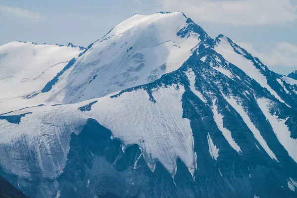 Paisagem Alpina Minimalista Atmosférica Com Geleira Pendurada Maciça Pico Montanha — Fotografia de Stock