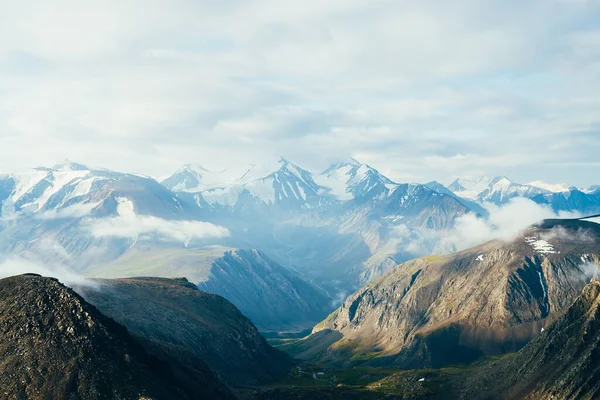 Bellissimo Paesaggio Alpino Suggestivo Alle Grandi Montagne Innevate Con Ghiacciaio — Foto Stock