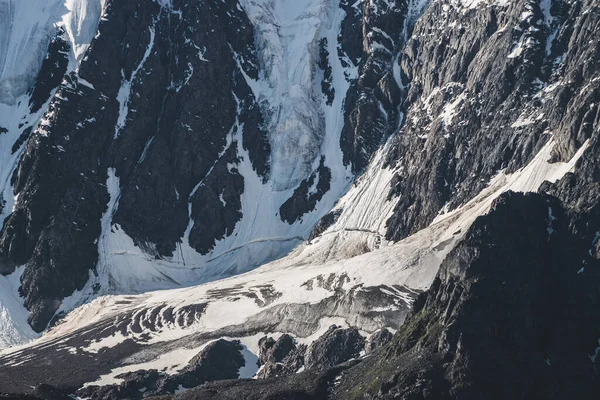 Atmosférico Minimalista Texturizado Paisagem Alpina Montanha Rochosa Nevada Com Língua — Fotografia de Stock