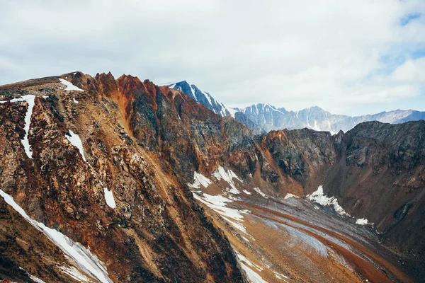 Stimmungsvolle Alpine Landschaft Mit Grandiosen Felsen Und Ungewöhnlicher Gletscherzunge Die — Stockfoto