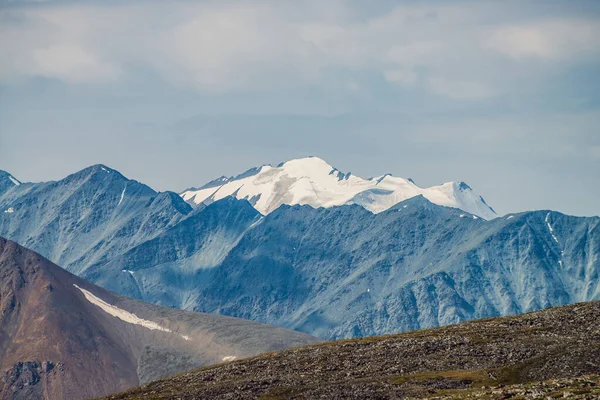 Büyük Dağ Sıraları Buzulları Olan Manzaralı Bir Yer Devasa Dağ — Stok fotoğraf