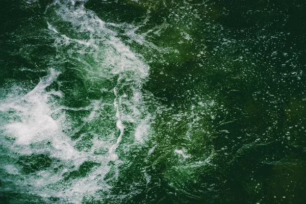 Grön Vattenyta Med Bubblor Närbild Bakgrund Grön Läsk Dricksvatten Havssurfens — Stockfoto