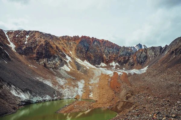 Schöner Gletschersee Von Saurer Grüner Farbe Wunderschöner Smaragdgrüner Hochlandsee Der — Stockfoto