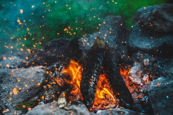 Lebhaft Glimmendes Feuerholz Brannte Aus Nächster Nähe Stimmungsvoller Hintergrund Mit — Stockfoto