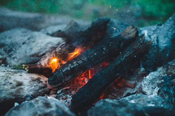 Vivid Smoldered Firewoods Burned Fire Close Atmospheric Warm Background Orange — Stock Photo, Image