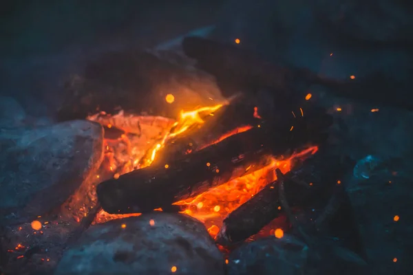 Viva Hoguera Ardía Primer Plano Del Fuego Fondo Atmosférico Con —  Fotos de Stock