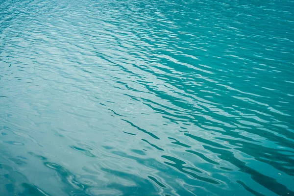 Textura Água Calma Azul Lago Montanha Ondas Meditativas Superfície Água — Fotografia de Stock