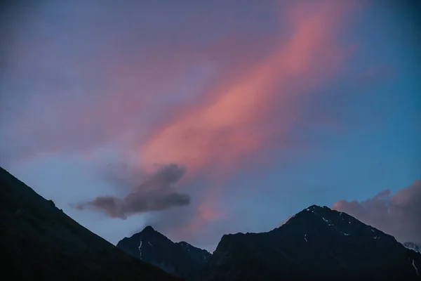 Amazing Vivid Landscape Sunset Silhouettes Rocky Mountains Glow Pink Clouds — Foto de Stock