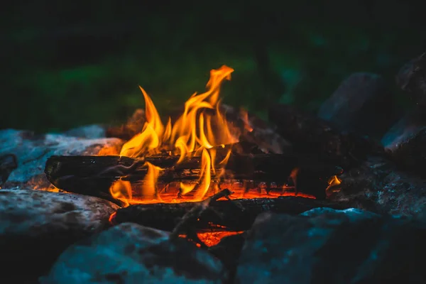 Vivid Smoldered Firewoods Burned Fire Close Atmospheric Warm Background Orange — Stock Photo, Image