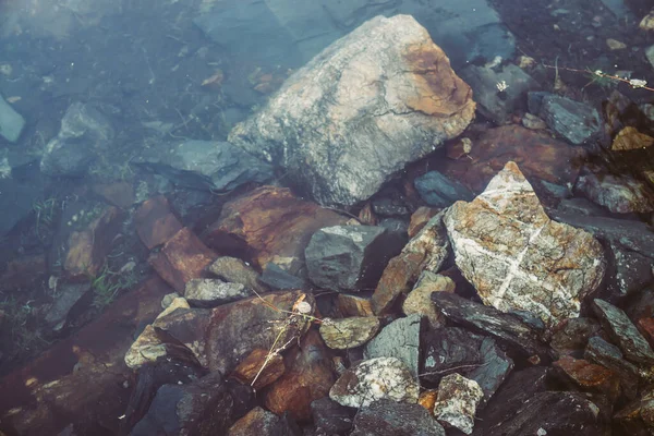 Přírodní Pozadí Mnoha Kameny Dně Horského Jezera Čistou Vodou Přírodní — Stock fotografie