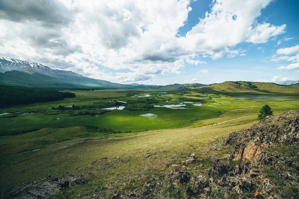 Όμορφο Καταπράσινο Ορεινό Τοπίο Σύστημα Της Λίμνης Tableland Μεταξύ Των — Φωτογραφία Αρχείου