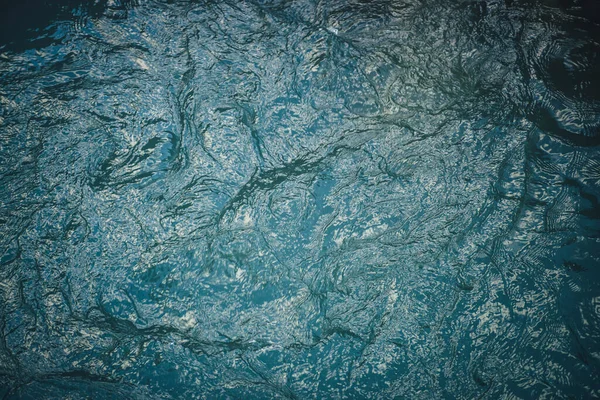 Texture Eau Calme Bleu Foncé Lac Ondulations Méditatives Surface Eau — Photo