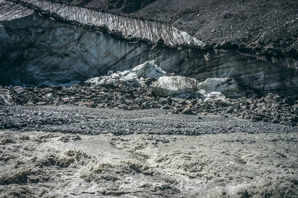 Paesaggio Paesaggistico Con Potente Fiume Montagna Partire Dal Ghiacciaio Con — Foto Stock