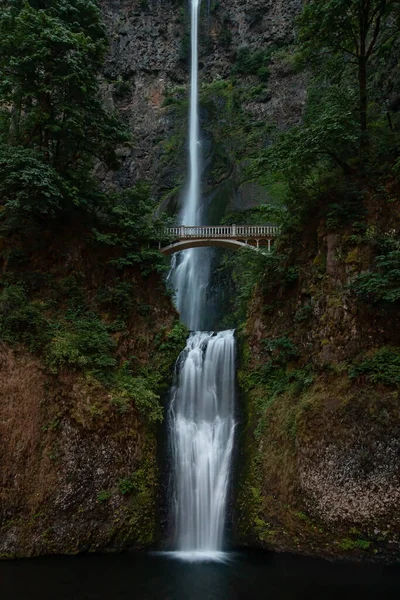 Bu Multnomah Falls, Oregon, ABD 'nin resmi..