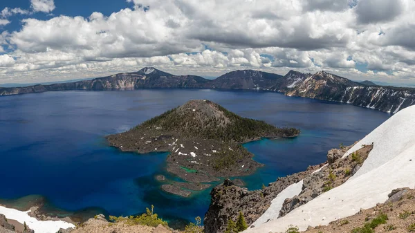 Toto Obrázek Kouzelnického Ostrova Národním Parku Crater Lake Mraky Modrou Stock Fotografie
