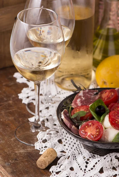Beyaz şarap ve meyve — Stok fotoğraf