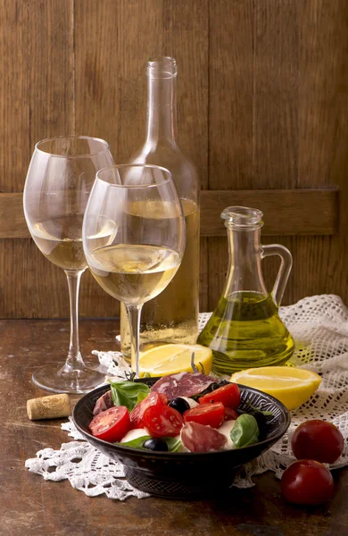 Vino bianco e frutta — Foto Stock