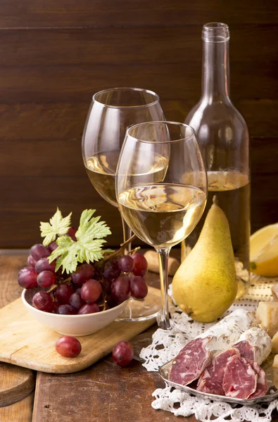 White wine and fruits — Stock Photo, Image