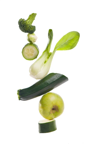 Grupo de verduras verdes sobre fondo blanco — Foto de Stock