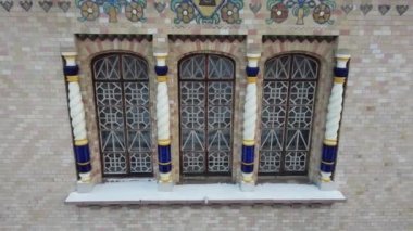 POLTAVA, UKRAINE - Poltava Bölgesel Müzesi Kış hava manzaralı tarihi bina