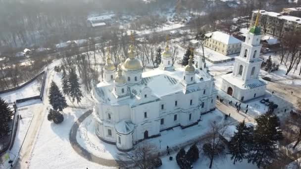 Украина. Полтава. Успенский собор - памятник архитектуры государственного значения — стоковое видео