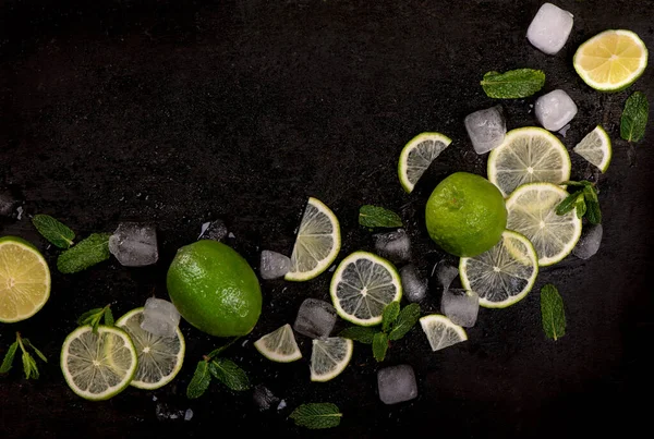 Menta Fresca Lima Hielo Sobre Fondo Negro Ingrediente Para Mahito — Foto de Stock