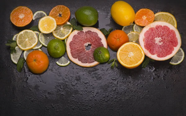 Citrus Geçmişi Taze Turunçgiller Limonlar Portakallar Limonlar Greyfurtlar Ahşap Arka — Stok fotoğraf