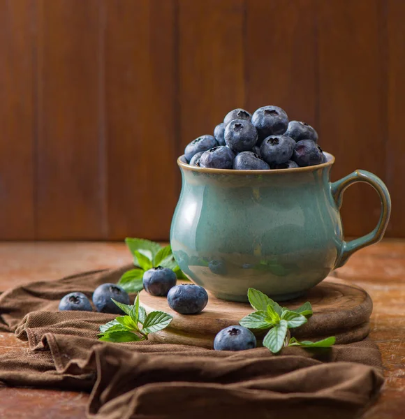 Fresh Blueberry Cup Leaves Mint — Stock Photo, Image