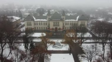 POLTAVA, UKRAINE - Poltava Bölge Müzesi Vasily Krichevsky 'nin adını aldı. Bina 1908 yılında inşa edildi. Poltava bölgesindeki Ukrayna mimari tarzının ilk örneği