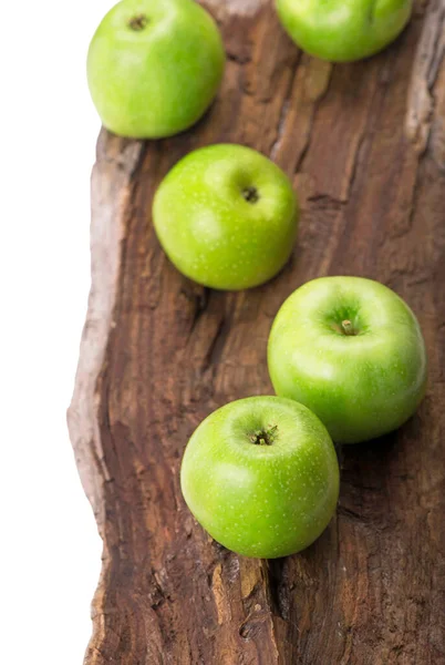 Świeże Sezonowe Zielone Jabłka Drewnianym Tle — Zdjęcie stockowe