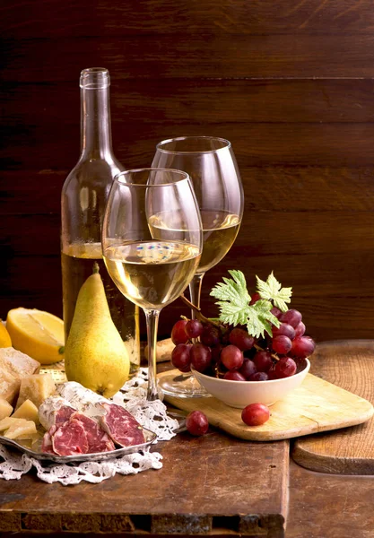 Víno Hrozny Vinobraní Dřevěném Stole — Stock fotografie