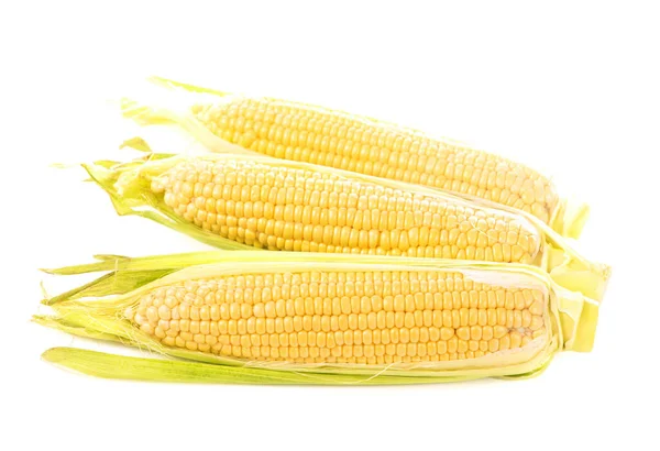 Roher Mais Mit Grünen Blättern Auf Weißem Hintergrund — Stockfoto
