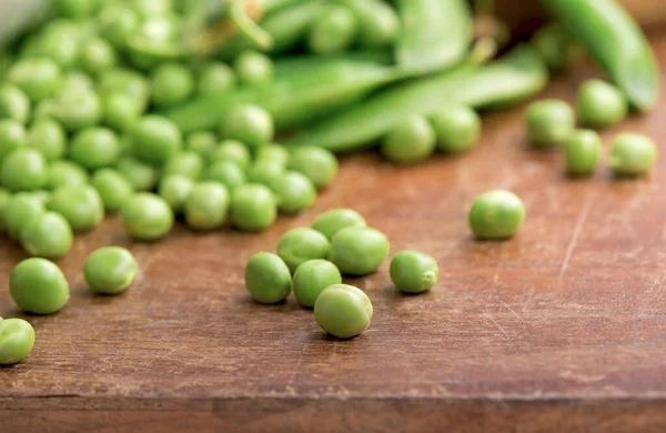 Pisello Verde Sfondo Legno Con Spazio Copia Tavolo Legno Naturale — Foto Stock