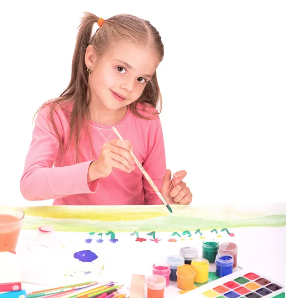 El niño, una niña pequeña dibuja pinturas aisladas sobre fondo blanco — Foto de Stock