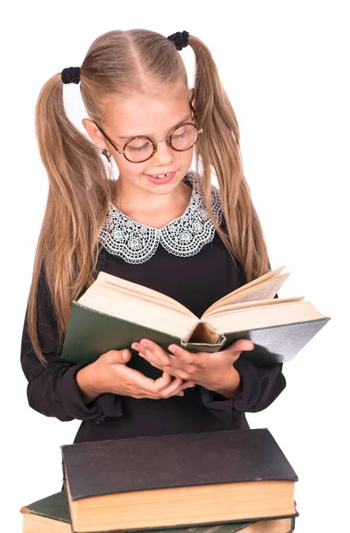 Kaukasiska barn flicka med skolan levererar stationära isolerad på vit bakgrund. — Stockfoto