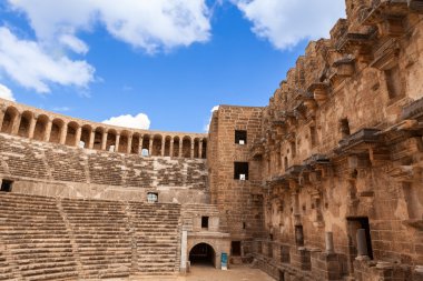 Aspendos Roma Tiyatrosu kalıntıları.