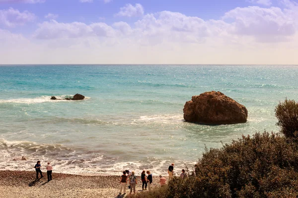 Roca de Afrodita es una atracción turística popular cerca de Paphos . — Foto de Stock