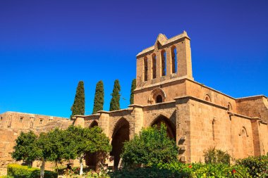 Kıbrıs'taki tarihi Bellapais Manastırı.