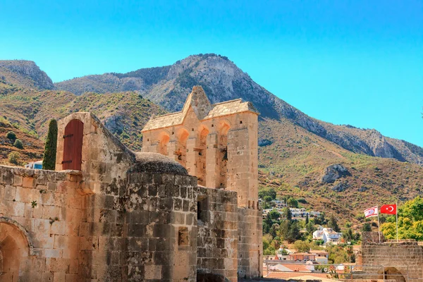 Kıbrıs'taki tarihi Bellapais Manastırı. Stok Fotoğraf