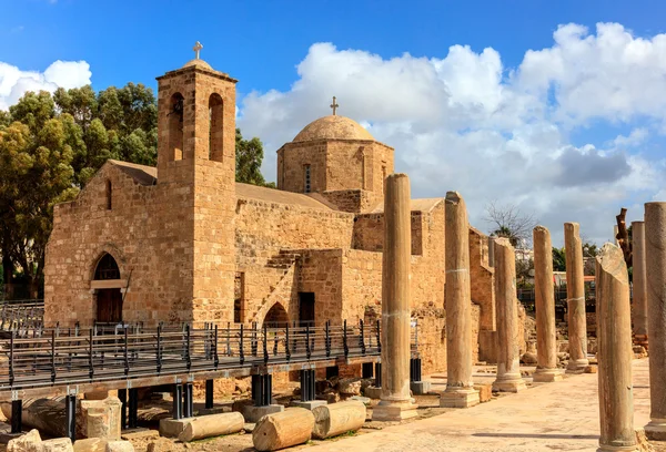 パフォス、キプロスで歴史的な聖 Paul カトリック教会. — ストック写真