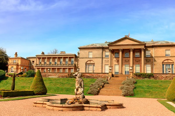 Tatton Old Hall Mansion em Cheshire, Reino Unido — Fotografia de Stock