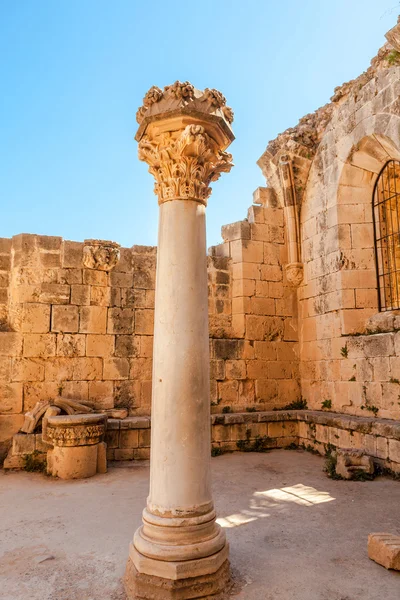 Pelaren i Bellapais Abbey, norra Cypern. — Stockfoto