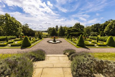 Cheshire, İngiltere'de park ve resmi bahçeleri.