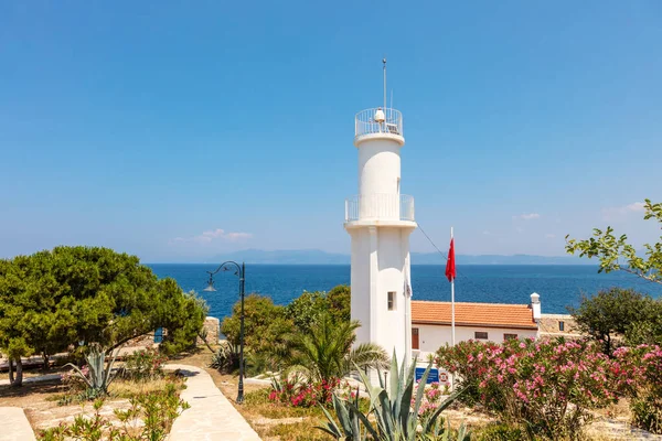 クサダシ島 トルコ 2019年6月6日 トルコのクサダシ島のピジョン島の灯台の眺め — ストック写真