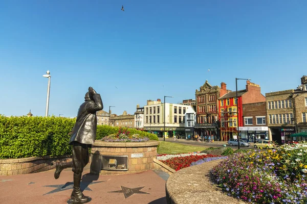 Morecambe Reino Unido Julho 2021 Estátua Bronze Famoso Comediante Inglês — Fotografia de Stock