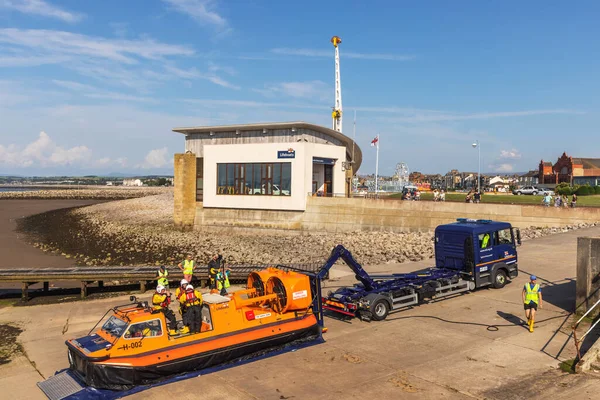 Morecambe Велика Британія Липня 2021 Команда Берегової Рятувальної Авіації Rnli Стокова Картинка