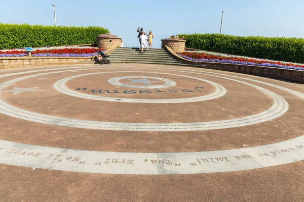 Morecambe July 2021 Bronze Sculpture Eric Morecambe Overlooking Morecambe Bay — Stock Photo, Image