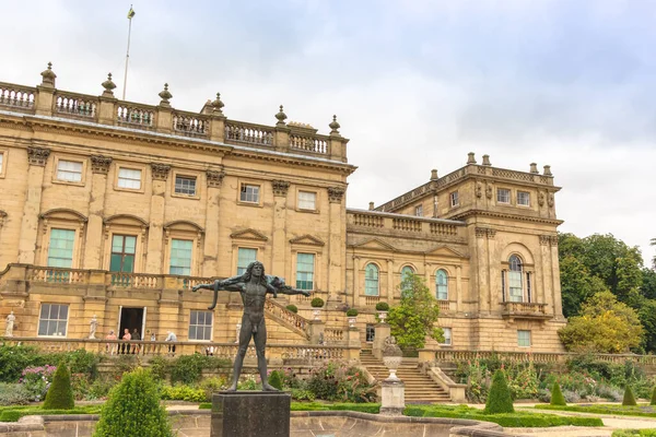 英国西约克郡 2021年8月26日 位于约克郡利兹附近的哈伍德宫 Harewood House 18世纪著名的哈伍德家花园中的俄耳甫斯青铜雕塑 — 图库照片